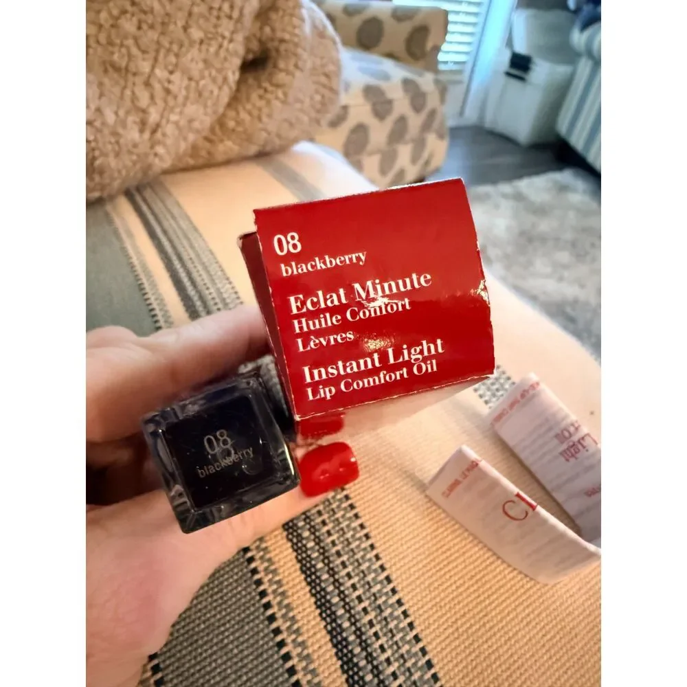 NIB Clarins Instant Light Lip Comfort Oil in 08 Blackberry